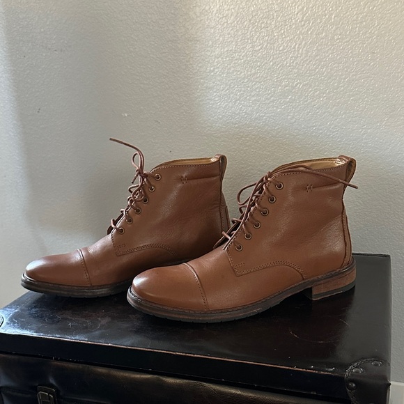 Clarks Men's Tan Leather Chukka Boots - Picture 8 of 10